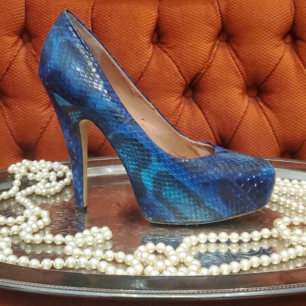 Vince Camuto Leather Heels Size 8B